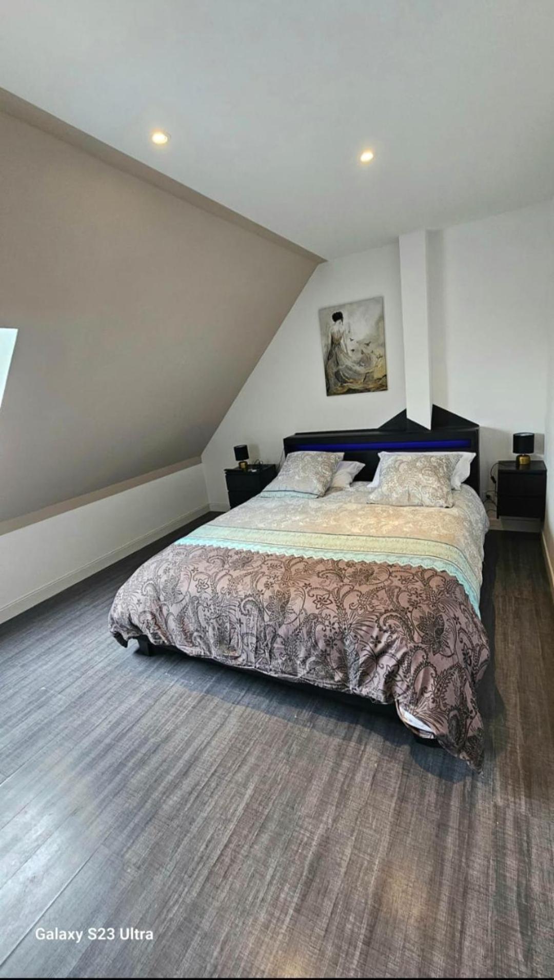Madame Hotel Clerey Bagian luar foto