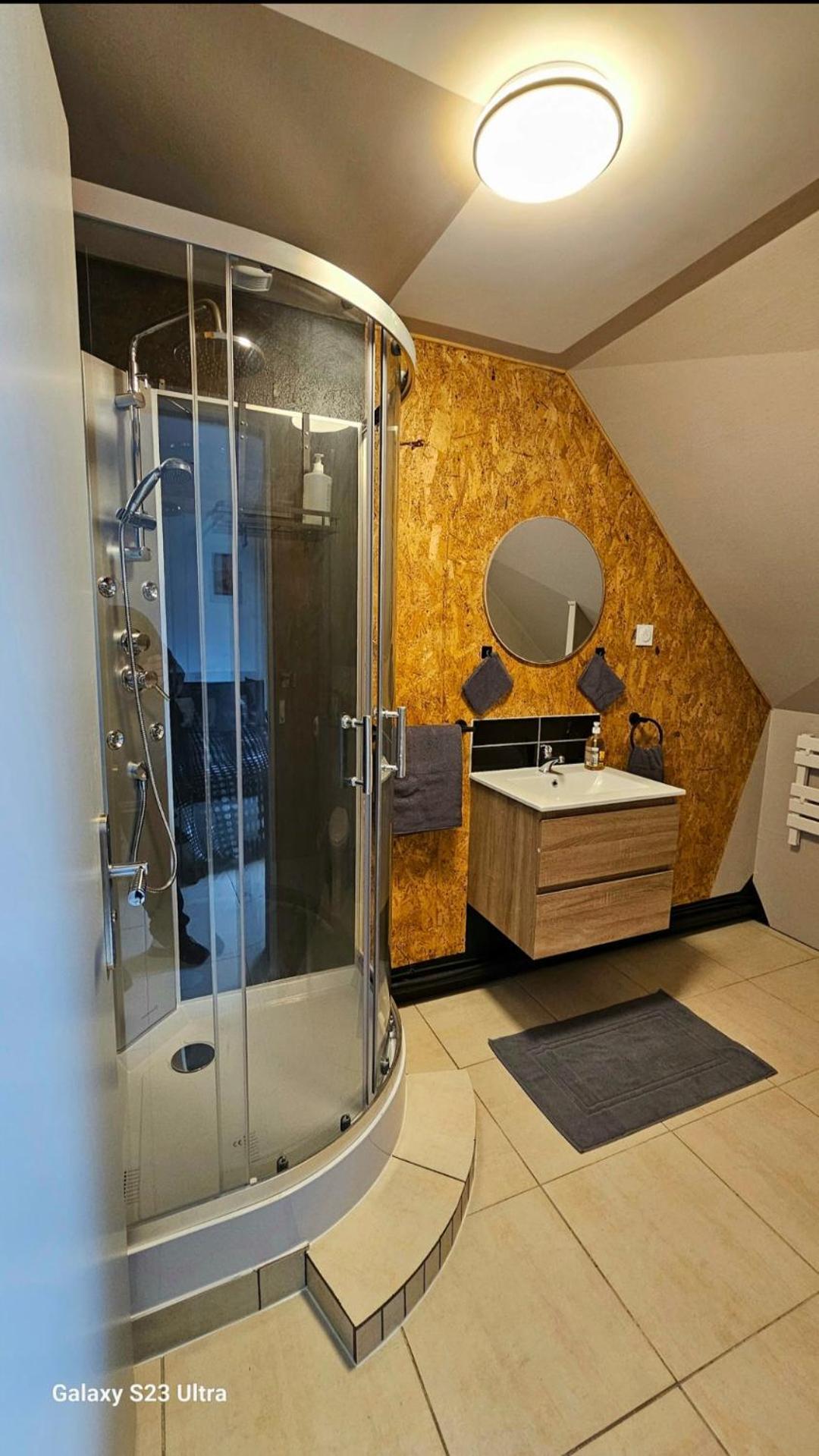 Madame Hotel Clerey Bagian luar foto